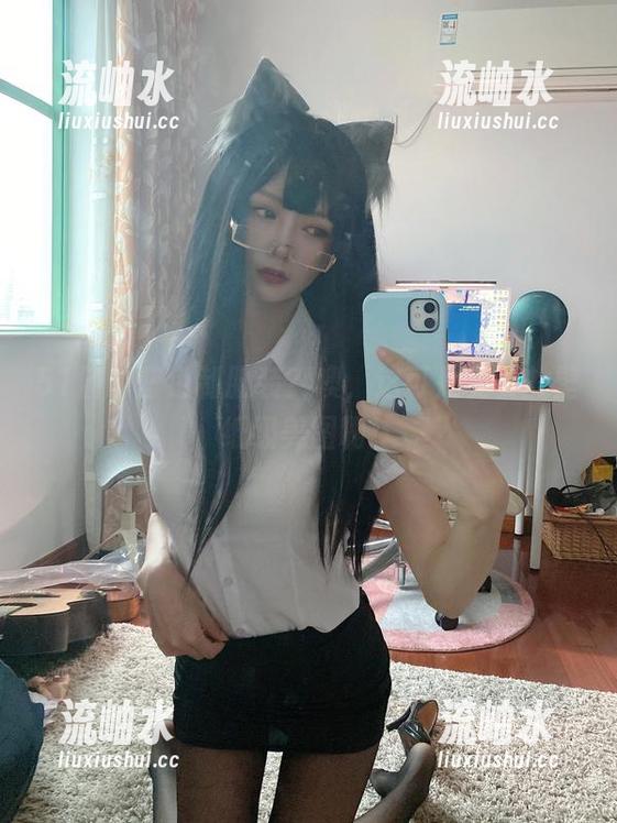 51酱的蓝色制服装？噢，这可是妥妥的壁纸级美图啊！