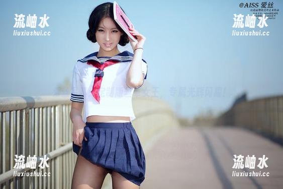 爱丝写真：定制版丝革女王，专属光辉闪耀！