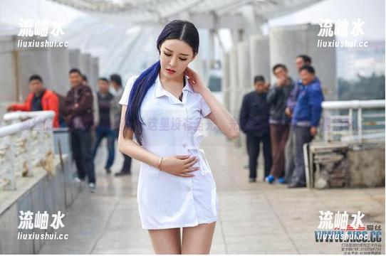 爱丝的古堡媚丝写真——这里没有圣光，光影和柔情自有一番滋味。