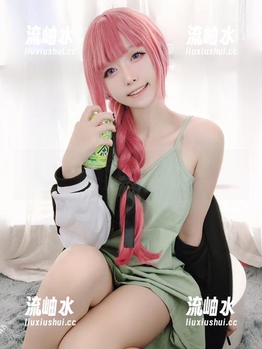 Asagiriai 不得不提,Asagiriai的私拍图包和英仙座护士服的绝妙搭配
