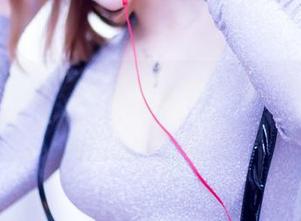 GIRLT果团网 – 潜入尹意纯的腿部合集，发现一条更深的沟壑…