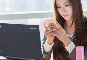 IMiss爱蜜社 – 小九月的泳装在线秀：热辣戏水与阴影对话！
