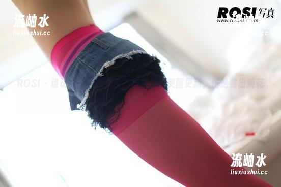 ROSI-杨晨晨 ROSI - 谁说女王不能俏皮?杨晨晨的美图更新,愣是劈出新花样!