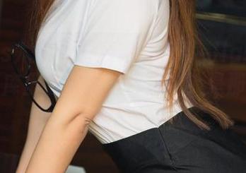 UGirls尤果网 – 猜猜夏倪可ella的水手服在图库里最火的图片是啥？是那只无辜的海鸥吗？