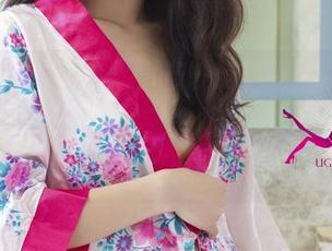 UGirls尤果网 – 奶茶Emily的私拍之旅：作品展示了她对完美糖量的追求，当然也包括背影
