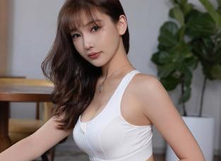 Xiuren秀人网 – Miko酱的教室原图：桌子上没什么，但我却看到了别样的风景