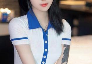 Xiuren秀人网 – 再看柚子178的原图，搭配那身空姐制服，图片中的轻盈感觉，催着我去女神殿下朝圣。