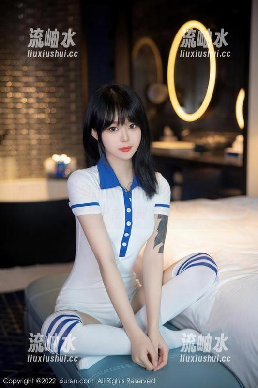 Xiuren秀人网 - 再看柚子178的原图，搭配那身空姐制服，图片中的轻盈感觉，催着我去女神殿下朝圣。