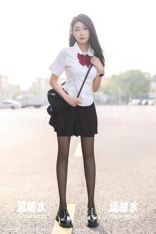 Xiuren秀人网 - 王俪丁的短裙写真，挡不住的吸晴力，走到哪儿都得回头。