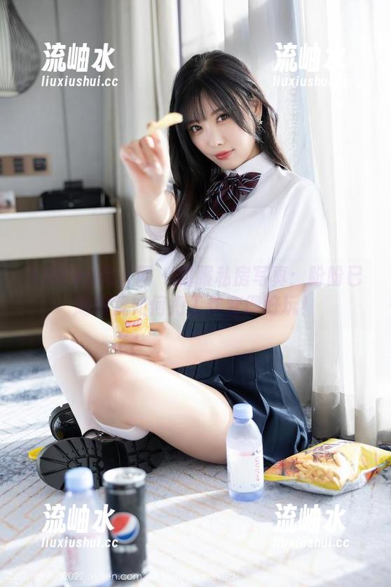 Xiuren秀人网-盼盼已鸠 Xiuren秀人网 - 制服私房写真:盼盼已鸠教我如何把工作变得好玩!