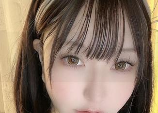 サク(saku)的连衣裙私拍，暗藏着少许早春的情早意，带点暧昧