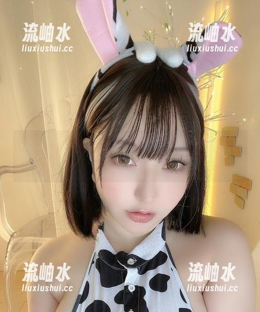 サク(saku)的连衣裙私拍，暗藏着少许早春的情早意，带点暧昧