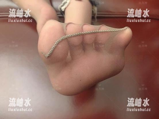 微密圈 - 丝月神的裸足之旅：合集里的凉鞋亮丝小冒险