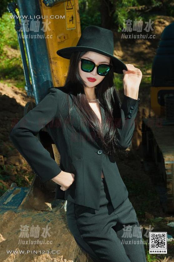 丽柜-安安 丽柜 - 福利预警!安安的红裙写真,你敢错过吗?