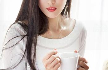 克拉女神 – 无圣光不等于无趣，盈盈的学妹图集大反转