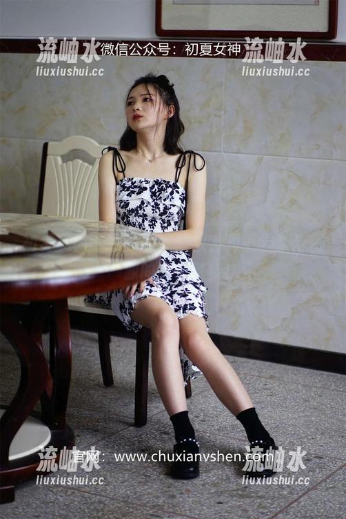 初夏女神-双双 初夏女神 - 图片中的双双,见证温柔与资源的摇曳舞步