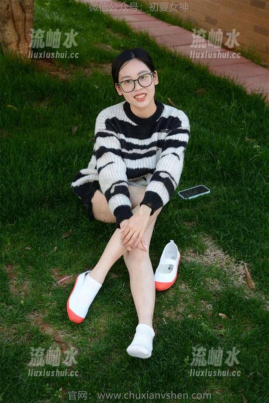 初夏女神-柒柒 初夏女神 - 人生如天鹅,照片若定制——柒柒黑白写真,傲娇得像只天鹅!