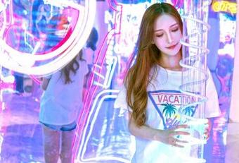 嗲囡囡 – 流氓小巫女的私拍图集：连体衣下的千言万语