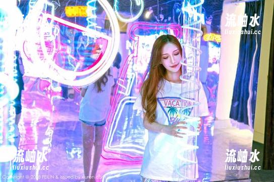 嗲囡囡 - 流氓小巫女的私拍图集：连体衣下的千言万语