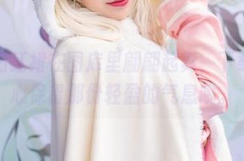 嘎潼的红裙在图库里翩翩起舞，下载时小心保留那份轻盈的气息哦。