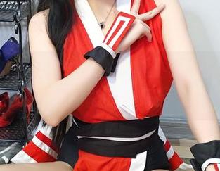 黑白之间的小女巫露娜，图集下载就像捕捉光影的快乐！