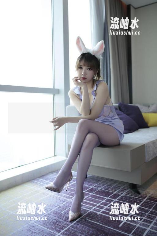 看到小女巫露娜在金丝旗袍里，原图是说‘我现在就想要一个晚宴’！
