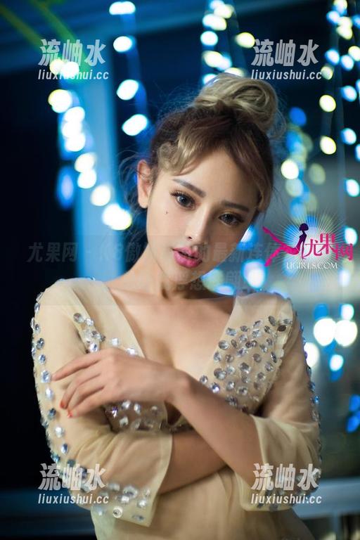 尤果网 - K8傲娇萌萌的最新连体衣原图，总让我浮想联翩！