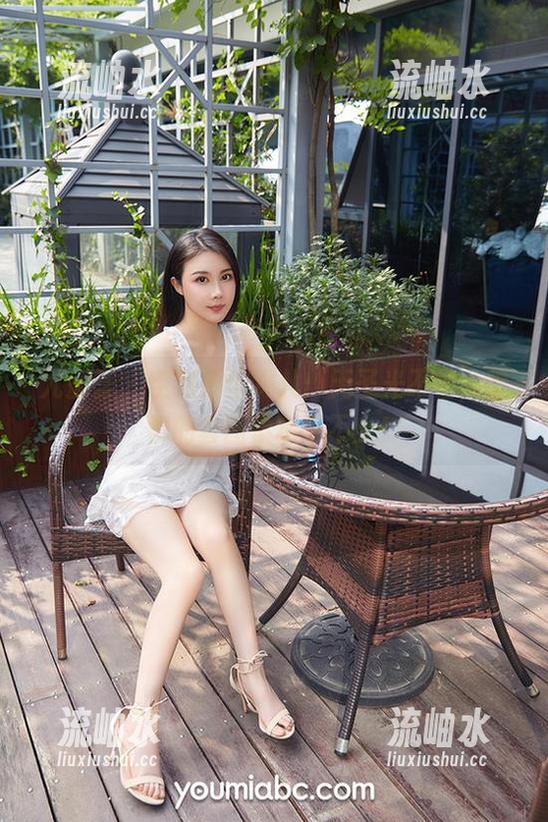 尤蜜荟 - 空姐娜依灵儿：无圣光不怕，咱们的套图素材可不少！