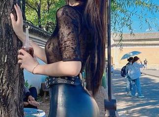 微密圈 – 就是阿朱啊的火车高清图册：记录那一瞬失重的身体姿态，意外的让人想多看几眼。