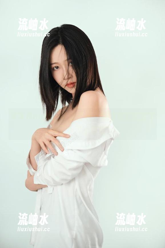 年年Nnian、自娱自乐，她的私拍美图中藏了多少小秘密？
