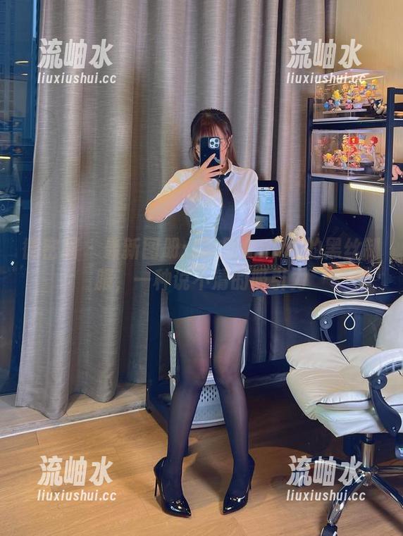 张思允nice 微密圈 - 最新图册:张思允nice的黑丝制服,一种说不清的吸引力