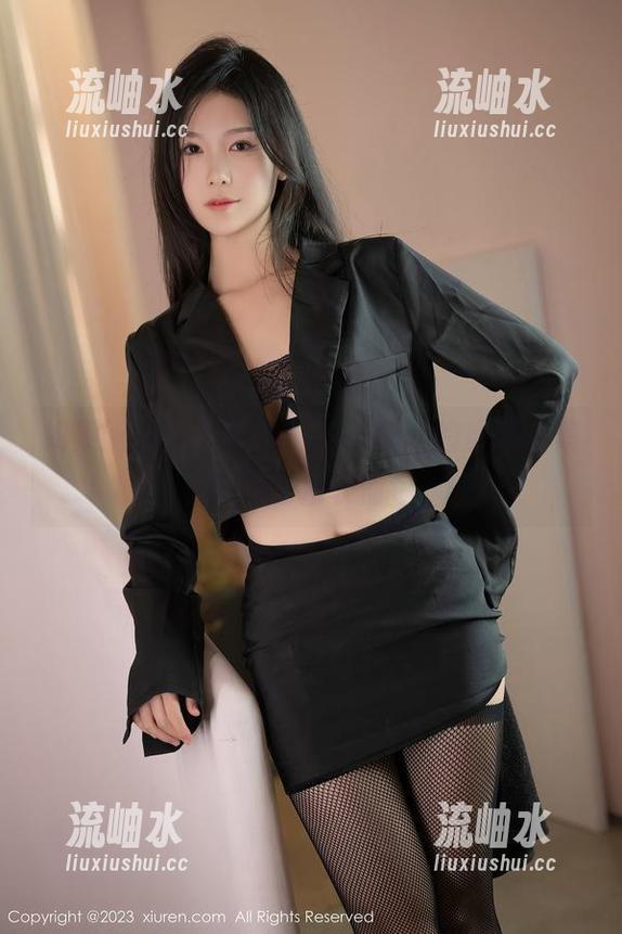 抖娘利世 如果班主任来家访,抖娘利世的最新图集恐怕全是表情包