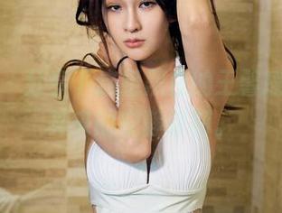 推女郎 – 分享下这组黑白的王馨瑶，突如其来的安静时刻。
