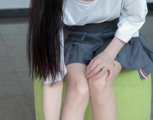 梦丝女神 – 玥玥的夏日套图，怪怪的，像是个调皮的海浪，总是想亲吻你的脚尖。