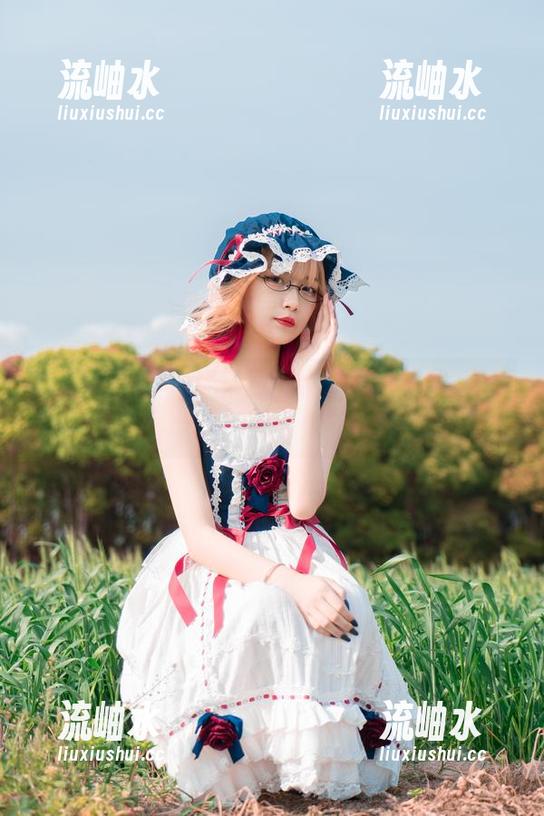 草地上的梨瑾瑾：敢不敢说这全套是我梦里的那个她？