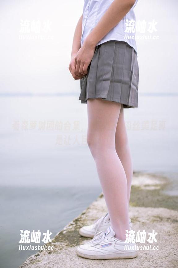 看森萝财团的合集，照片里的肉丝美足真是让人目不转睛！