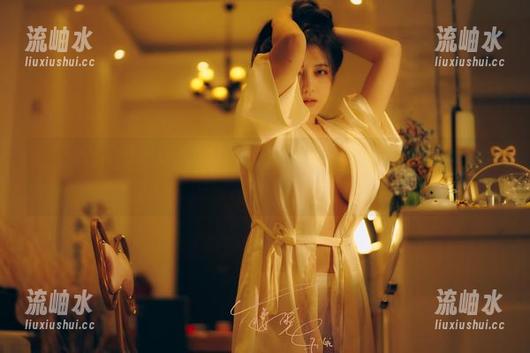 看！樱晚gigi的女友系列-出差了？每一张图片都是旅途中的小打趣。