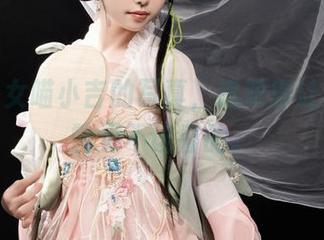 爆机少女喵小吉的写真，透明得让人常常瞥见不该看的。