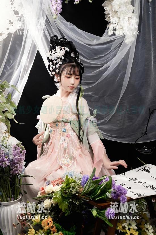 爆机少女喵小吉 爆机少女喵小吉的写真,透明得让人常常瞥见不该看的。