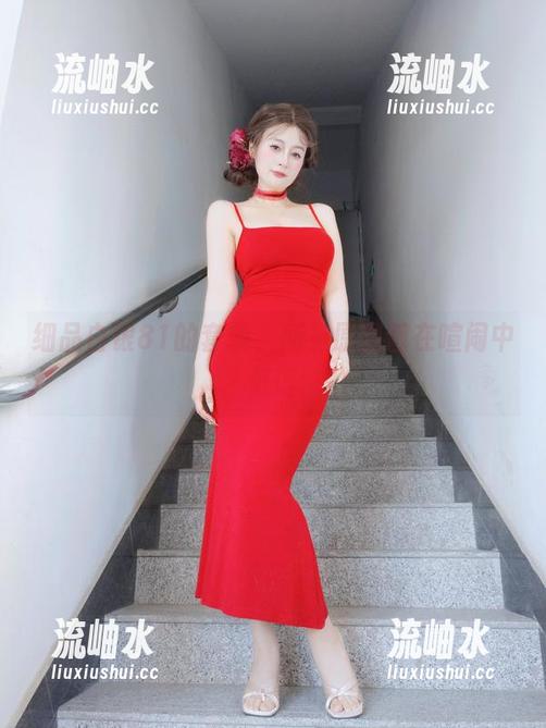 细品白银81的套装，所有原图都在喧闹中低语