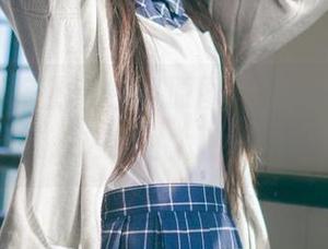 神乐坂真冬的蓝白格原图，又收获不少节奏感，这身材太犯规了吧！