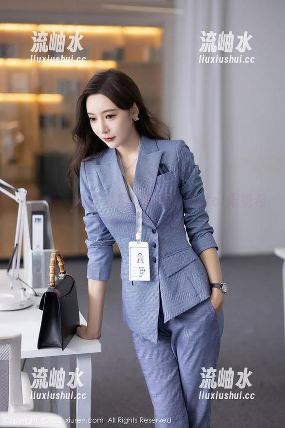 秀人网-Carol周妍希 秀人网 - 这些私房连衣裙,Carol周妍希给你上了一课。
