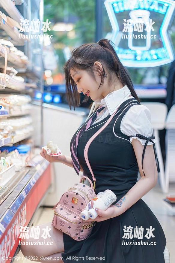 秀人网 - 南乔的美图：长腿是硬道理，全网少女都得坐下欣赏。