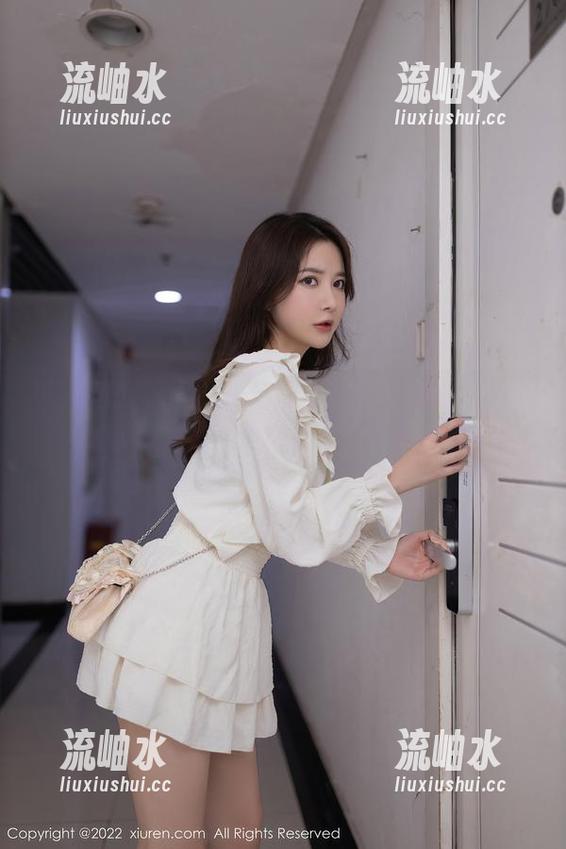 秀人网-媃柔rourou 秀人网 - 媃柔rourou说,秘密在她的写真里,等你下载去探险。
