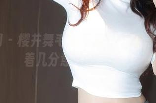 秀人网 – 樱井舞毛衣写真——高清之中藏着几分意外的温柔。