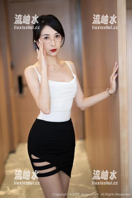秀人网-清妙 秀人网 - 清妙的灰丝,作品集再度来袭,期待又有啥新花样?
