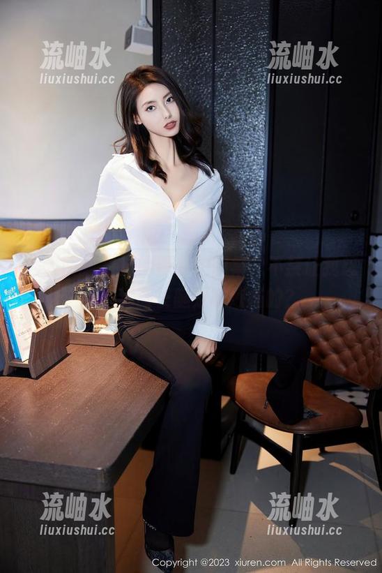 秀人网-白沫 秀人网 - 白沫的新私拍图集,不禁让我想问,细腰长腿是咋练成的?