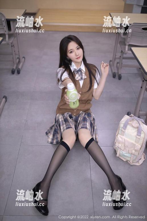 秀人网 - 西门小玉的黑科技教程：怎样下载这美腿的图片，练习腿部运动只需一脚油门！