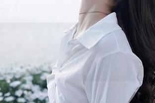秀人网 – 旅拍不再平凡，制服OL的陆萱萱随行，每一张写真集都是新鲜更新！