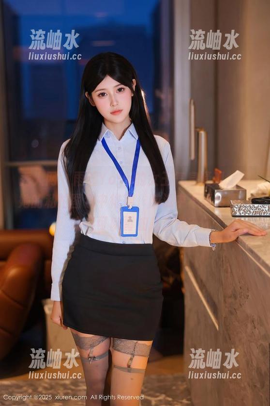 秀人网-雨瞳Yoyo 秀人网 - 雨瞳Yoyo的女王气息涌现,在她的私拍图包中徘徊,脑海中不断转圈,或者可以再加几首歌?